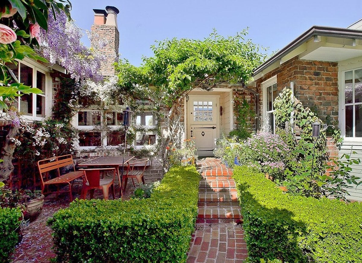 20 Tiny Backyards We Love