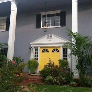 10 Welcoming Front Door Paint Colors