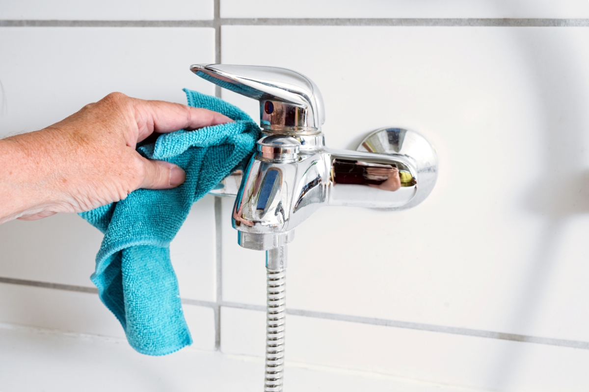 Bathtub faucet with blue cloth.