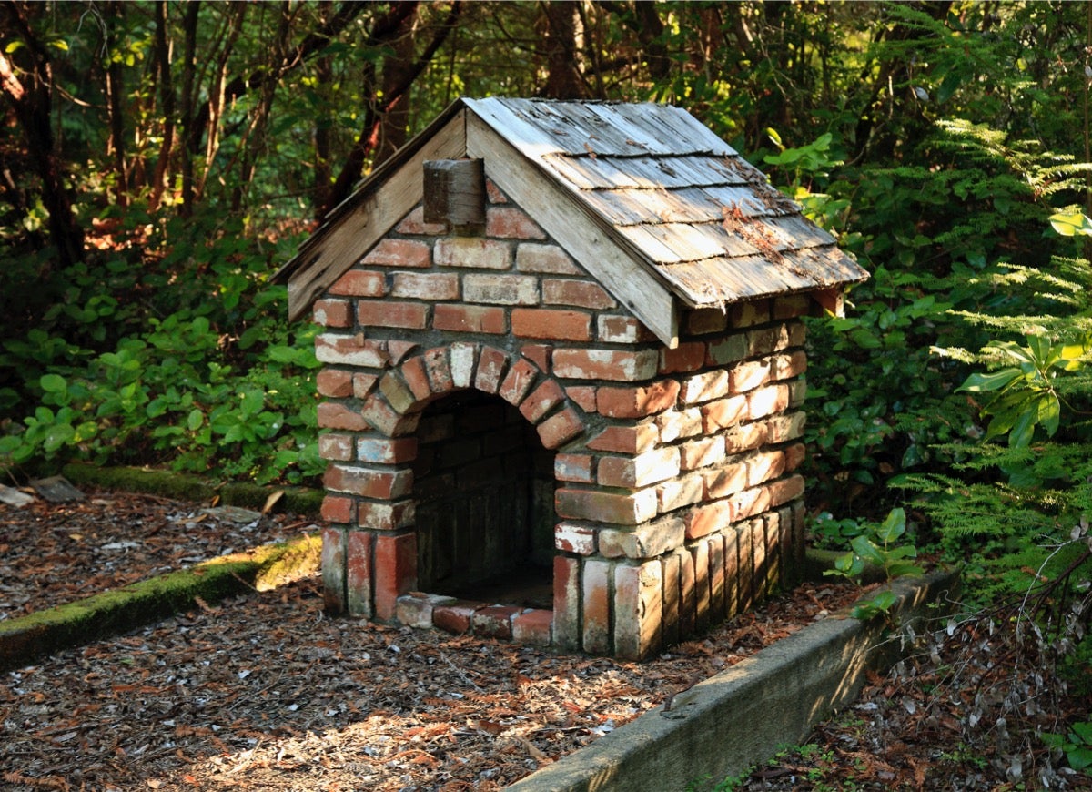 15 DIY Dog House Ideas for Your Furry Friend