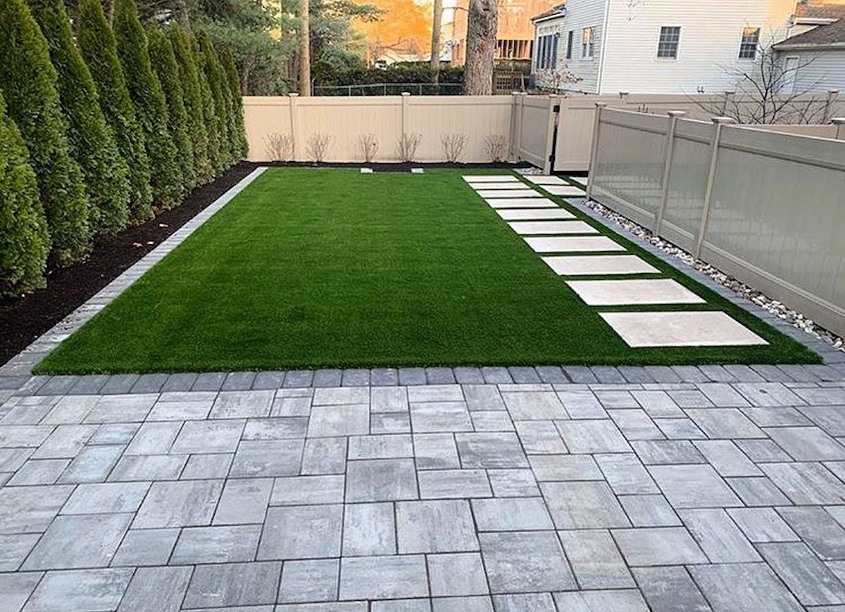 8 Inspiring Ideas for an Artificial Turf Landscape