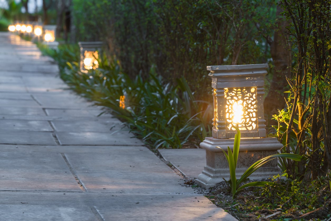 The Best Places to Install Solar Lights in Your Outdoor Space