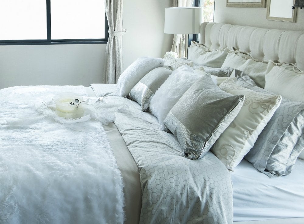 11 Things Never to Keep in Your Bedroom