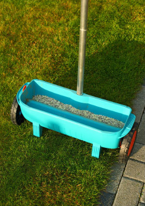 When to Fertilize Lawn - Spreader Detail